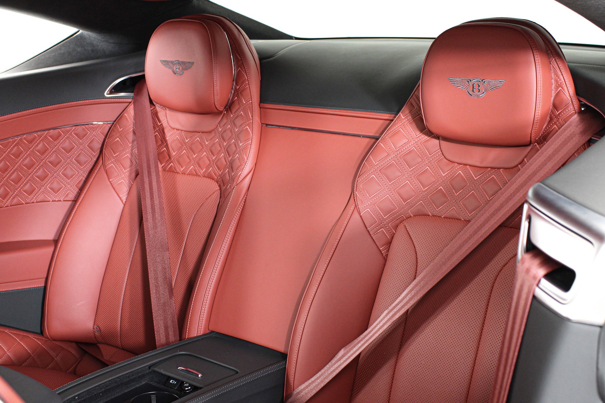 Used 2024 Black Bentley  image 34