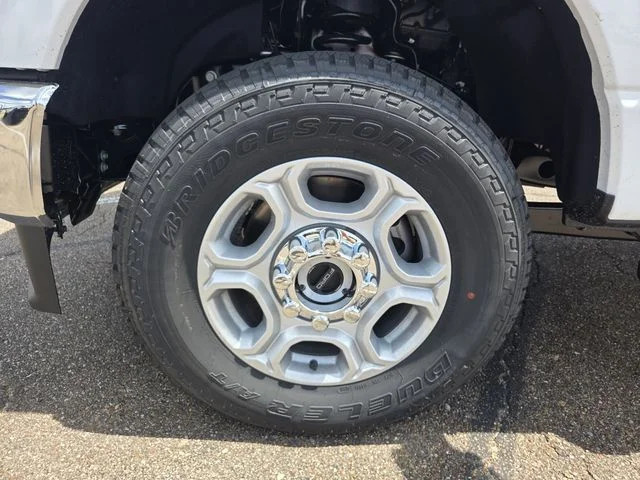 New 2026 Oxford White Ford F-250® XLT image 23