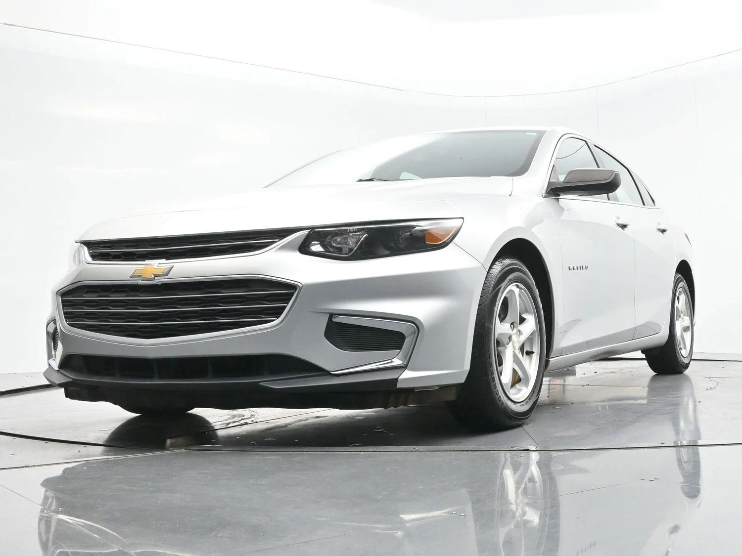 Used 2018 SILVER ICE METALLIC Chevrolet LS image 42