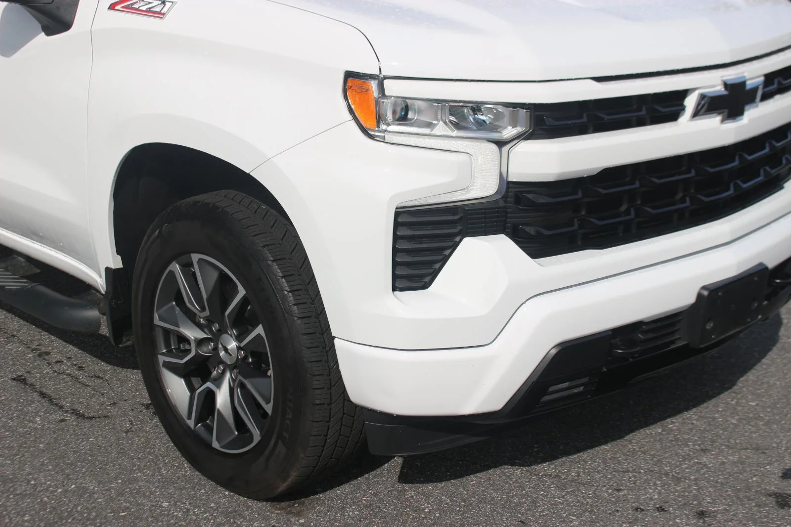 Used 2024 Summit White Chevrolet RST image 9