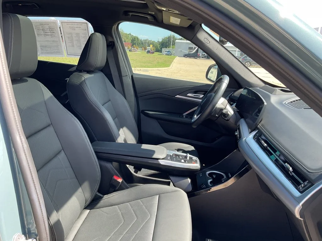 Used 2025 Green BMW xDrive28i image 18
