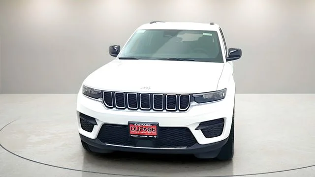 New 2025 Bright White Clear-Coat Exterior Paint Jeep Laredo image 2