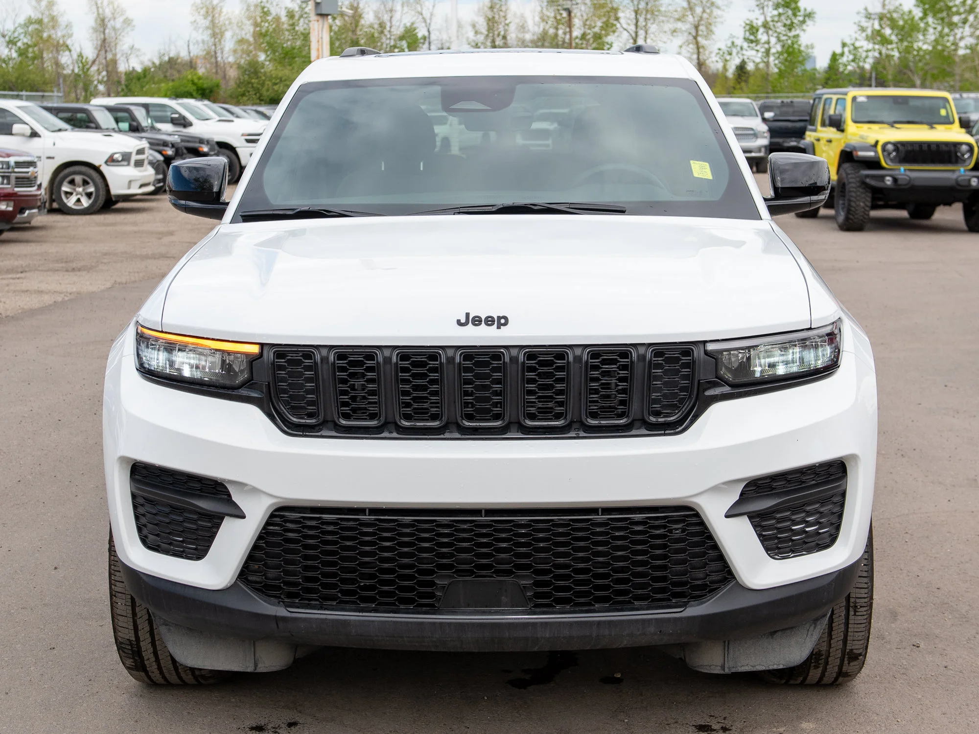 Certified Used 2025 White Jeep Altitude * No Accidents | Trailer Tow Pack | V6 | Adaptive Cruise | Sunroof image 11