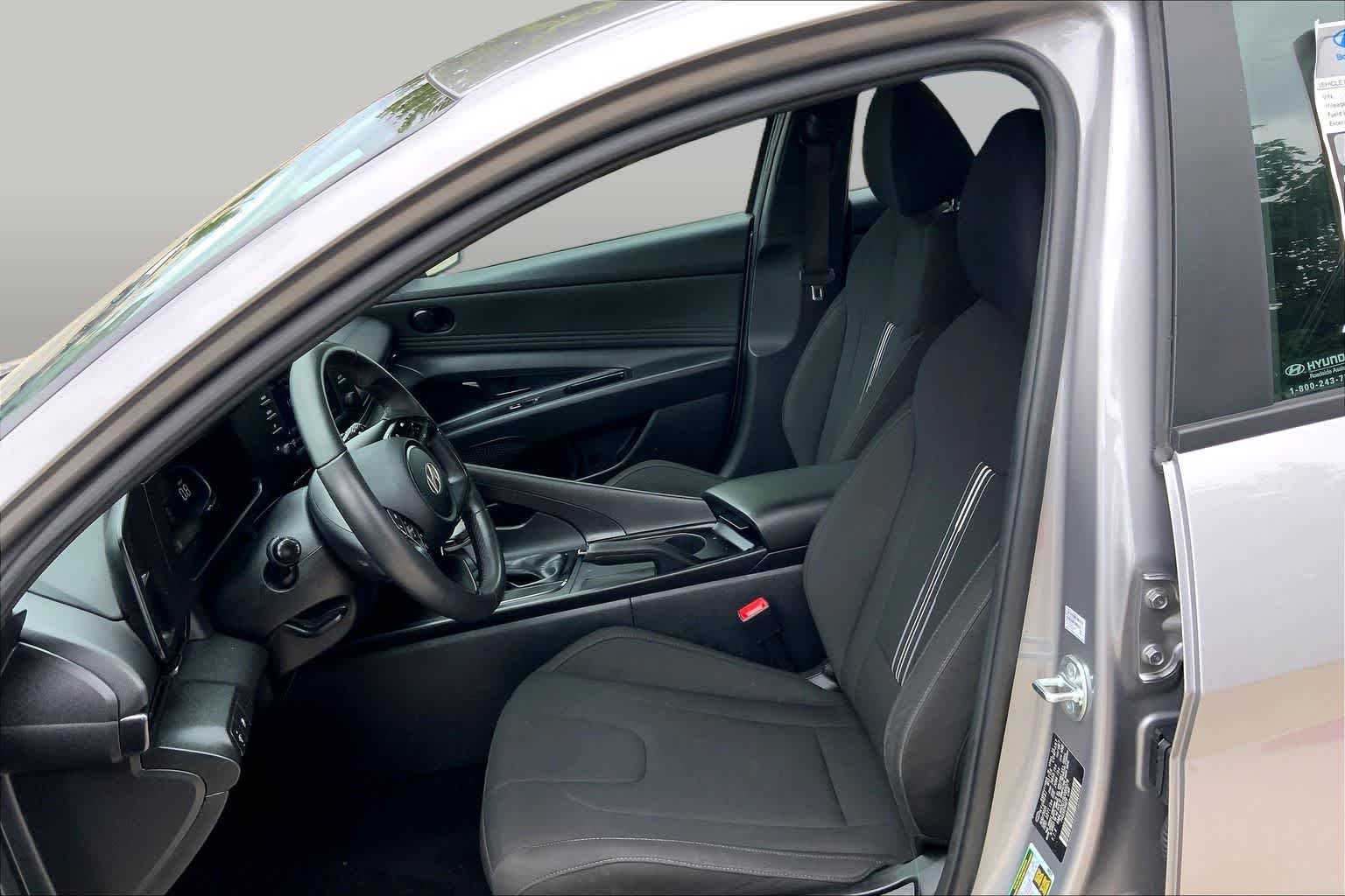 2025 Hyundai Elantra SEL - Photo 8
