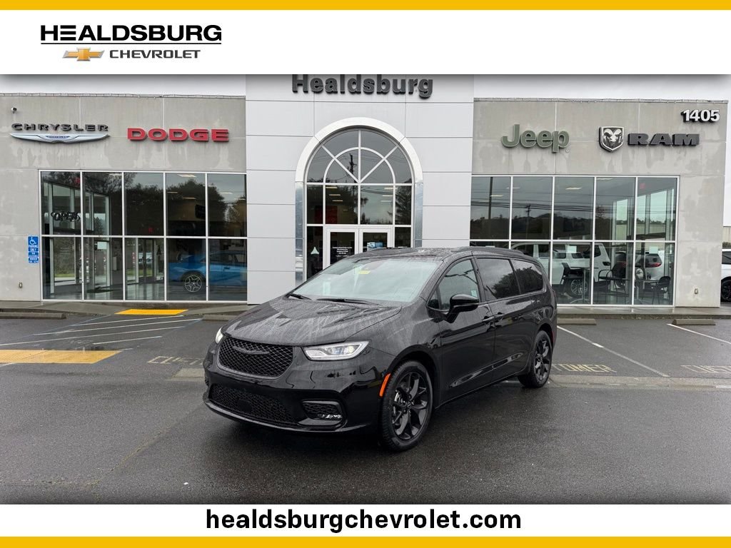 2026 Chrysler Pacifica Select's photo