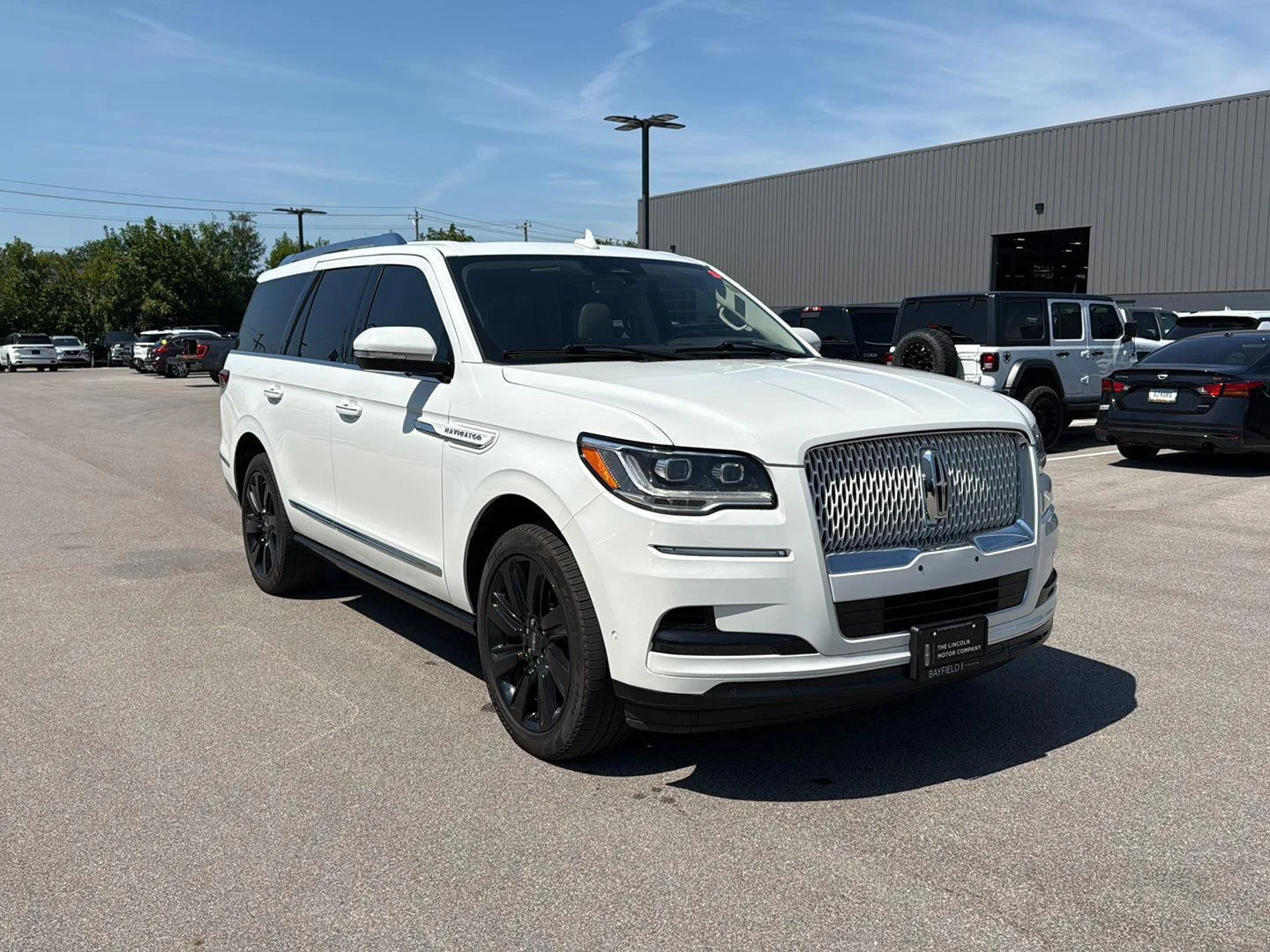 Used 2024 Pristine White Metallic Tri-Coat Lincoln Reserve image 1