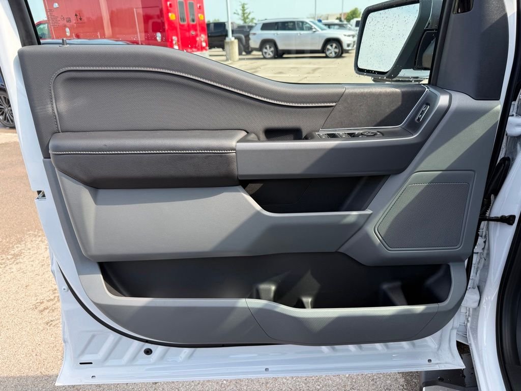 New 2026 Oxford White Ford XLT image 6