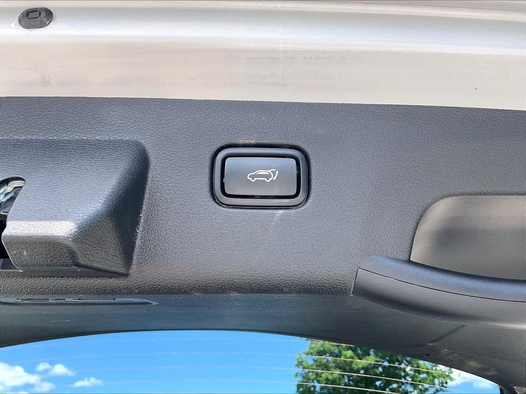 Used 2025 Wolf Gray Kia X-Line image 34
