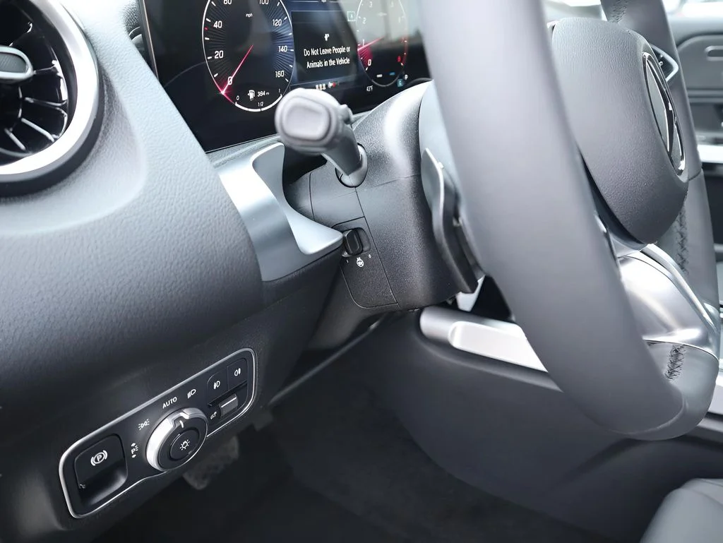 New 2026 Mountain Grey Metallic Mercedes-Benz GLB 250 image 32