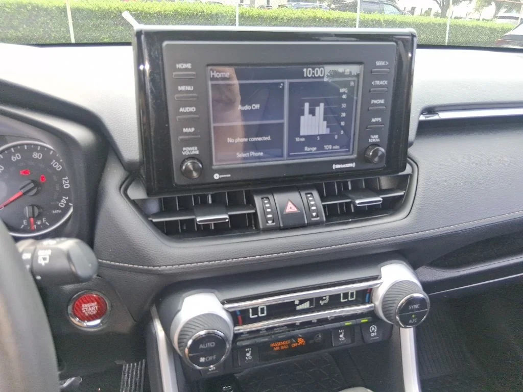 Used 2022 Red Toyota XLE Premium image 14