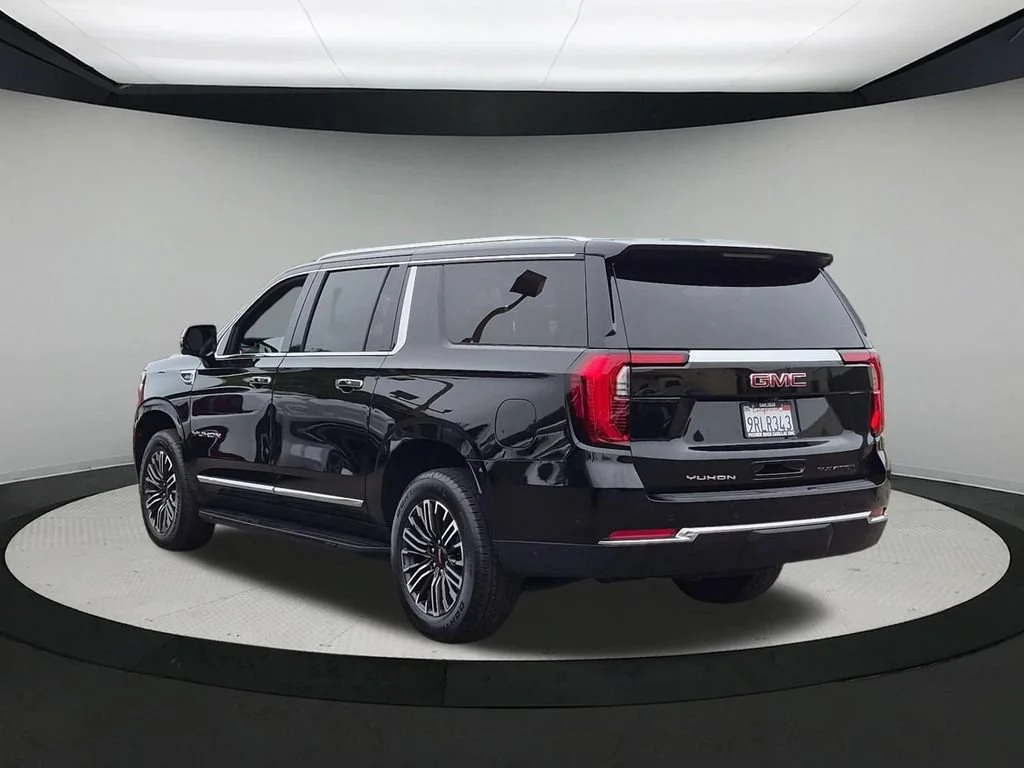 Certified Used 2025 Onyx Black GMC Elevation image 3