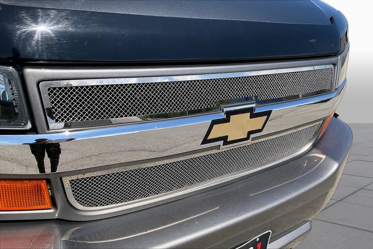 Used 2017 Cyber Gray Metallic Chevrolet  image 25