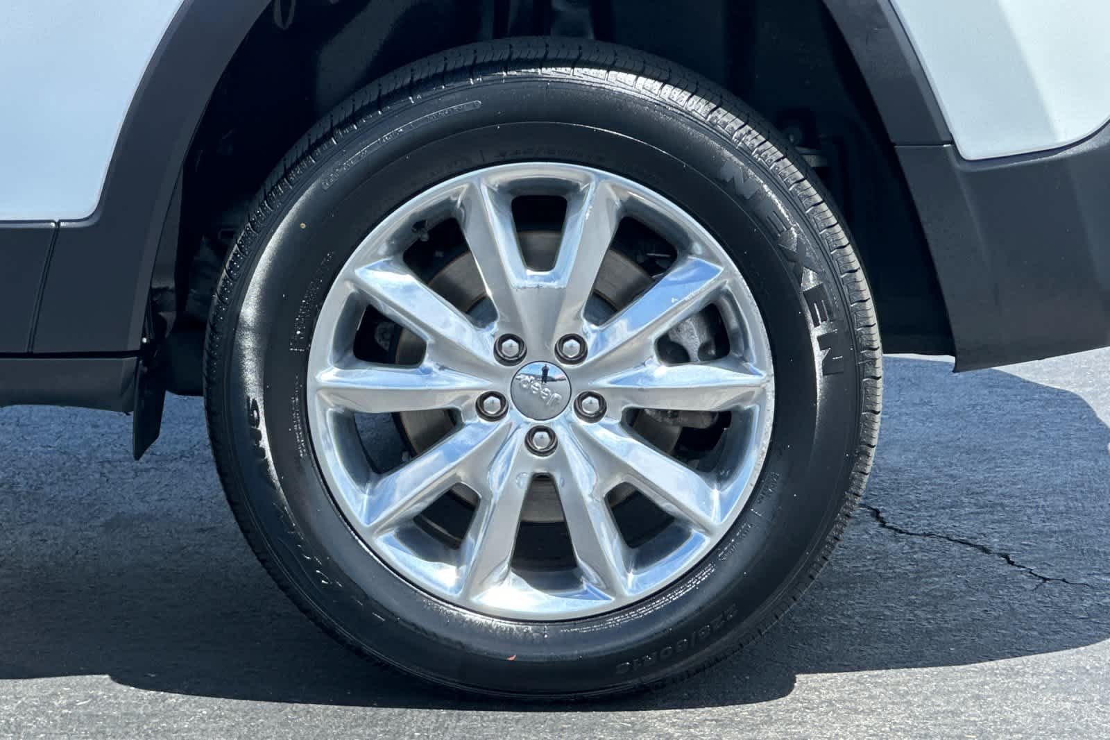Used 2016 Bright White Clearcoat Jeep Limited image 27