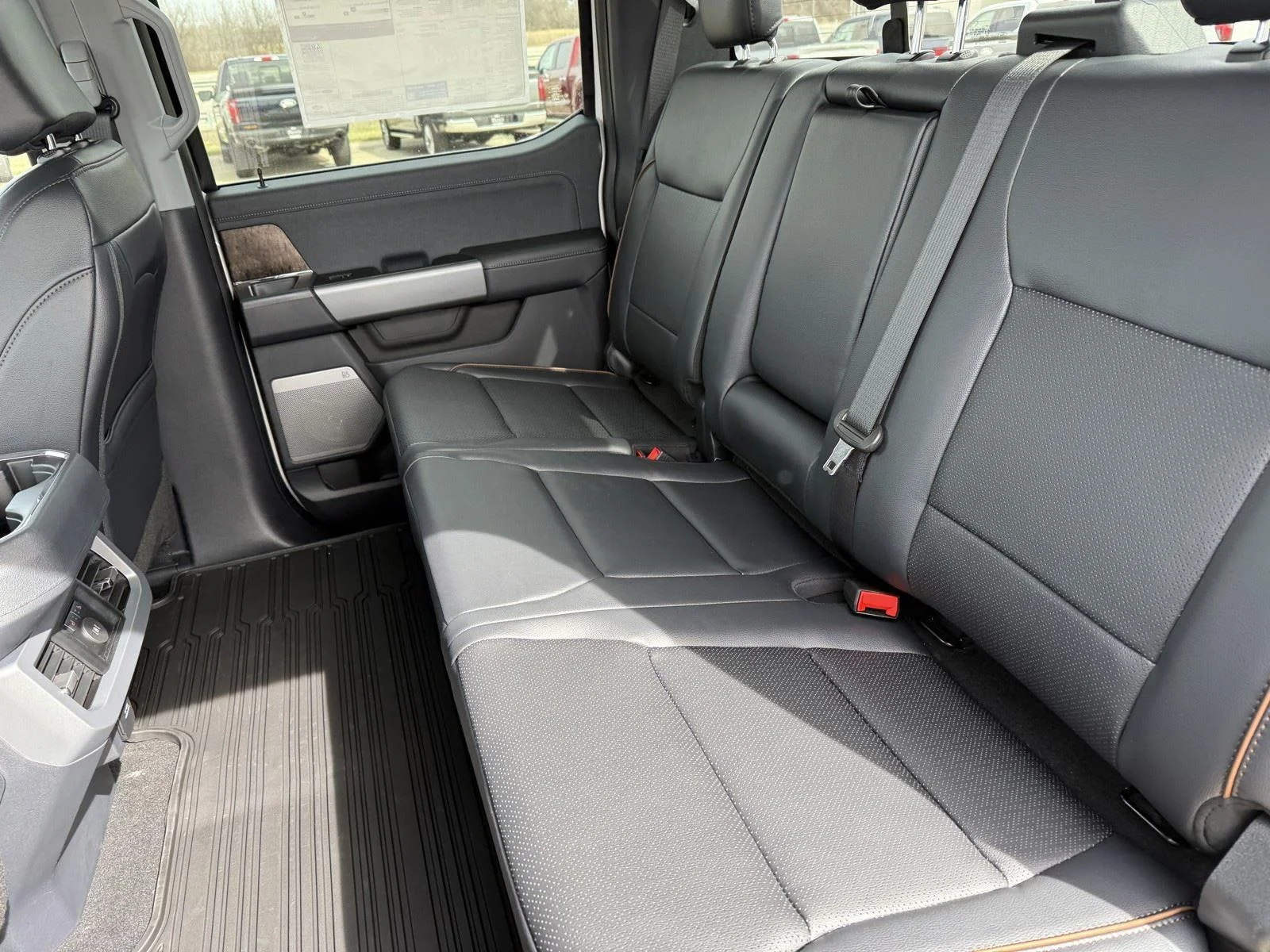 New 2026 Star White Metallic Tri-Coat Ford LARIAT image 32