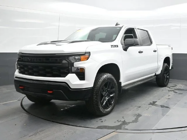 Used 2025 Summit White Chevrolet Custom Trail Boss image 1
