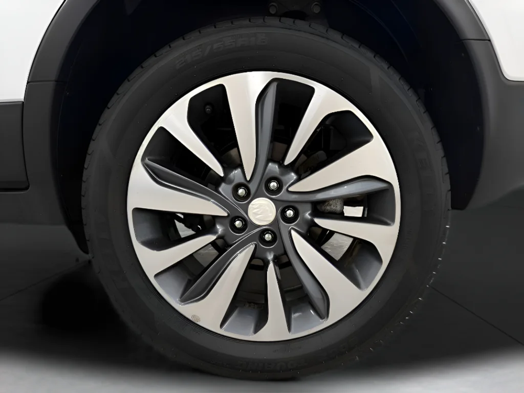 Used 2022 Summit White Buick Preferred image 29