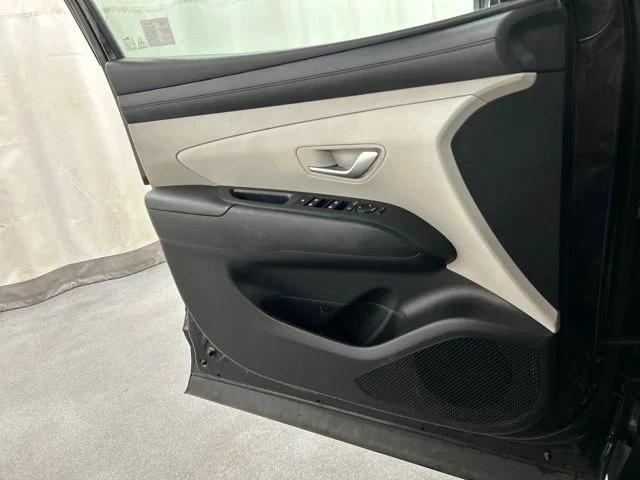 Used 2025 Black Hyundai SEL Convenience image 19