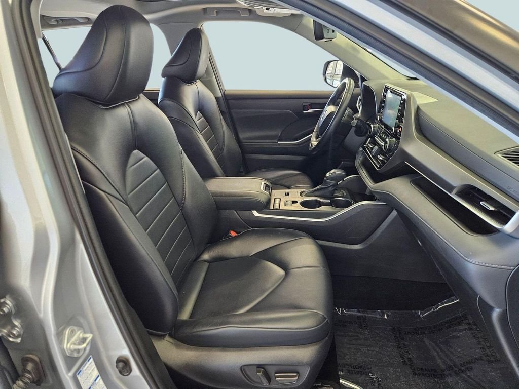 Used 2022 Celestial Silver Metallic Toyota XLE image 28
