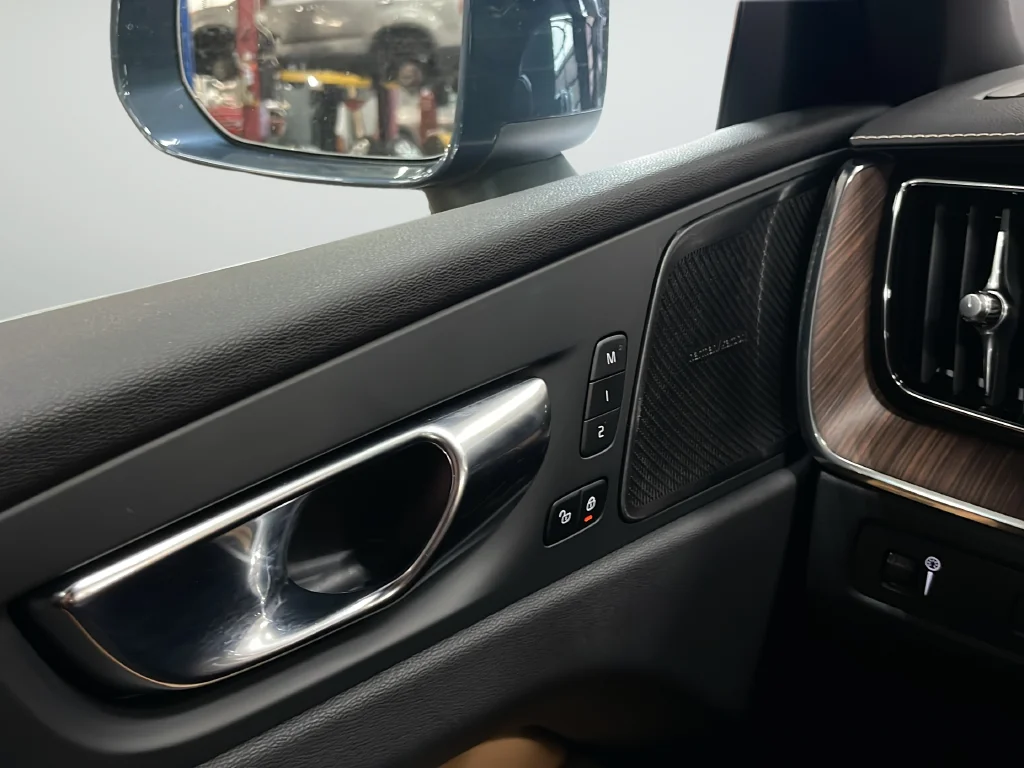 Used 2021 Blue Volvo T5 Inscription image 31