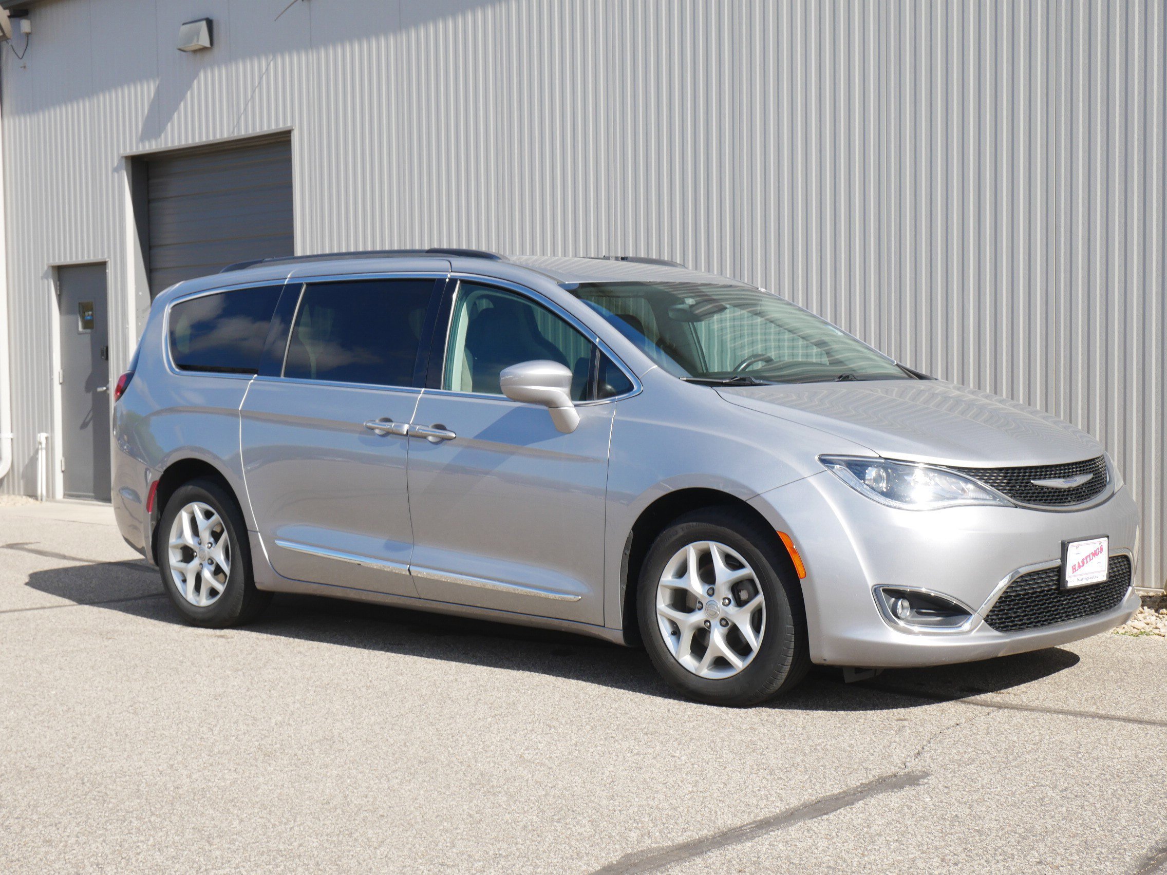 Used 2017 Billet Silver Metallic Clearcoat Chrysler Touring-L image 7