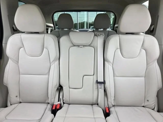 Used 2023 Silver Volvo Ultimate image 13