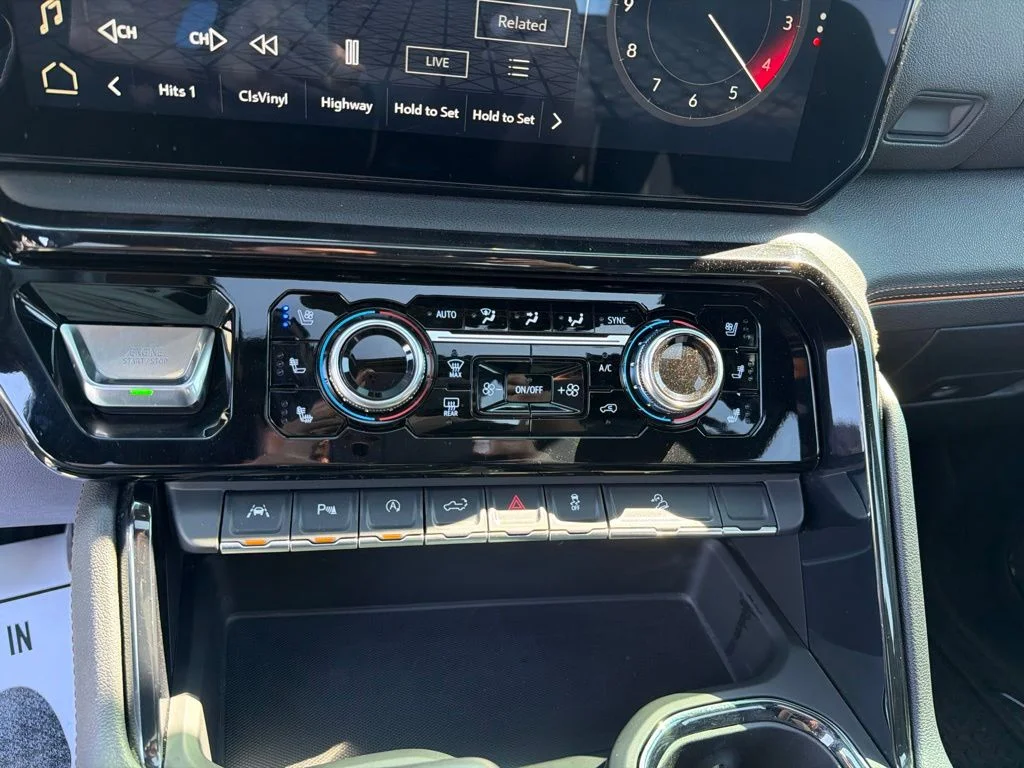 Used 2025 White GMC AT4 image 15