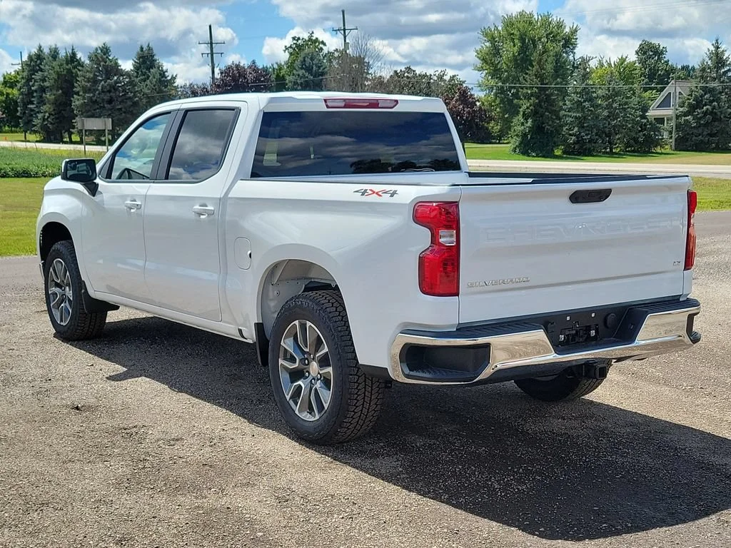 New 2026 Summit White Chevrolet LT (2FL) image 4