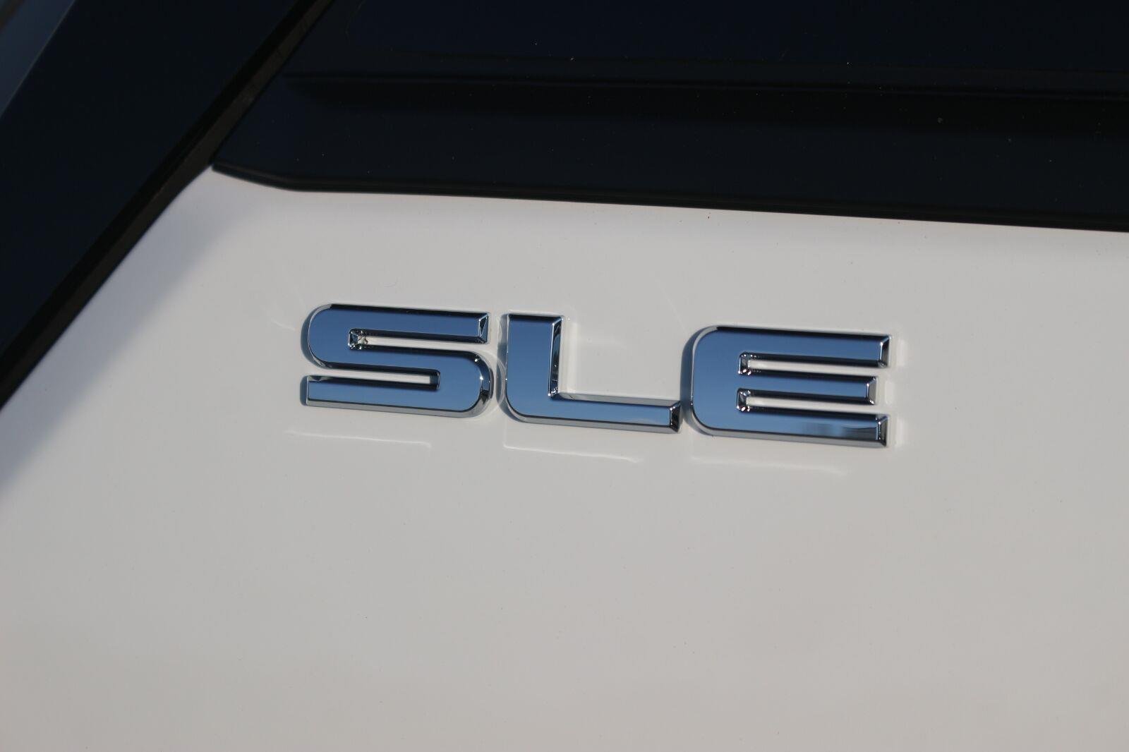 Used 2020 SUMMIT WHITE GMC SLE image 9