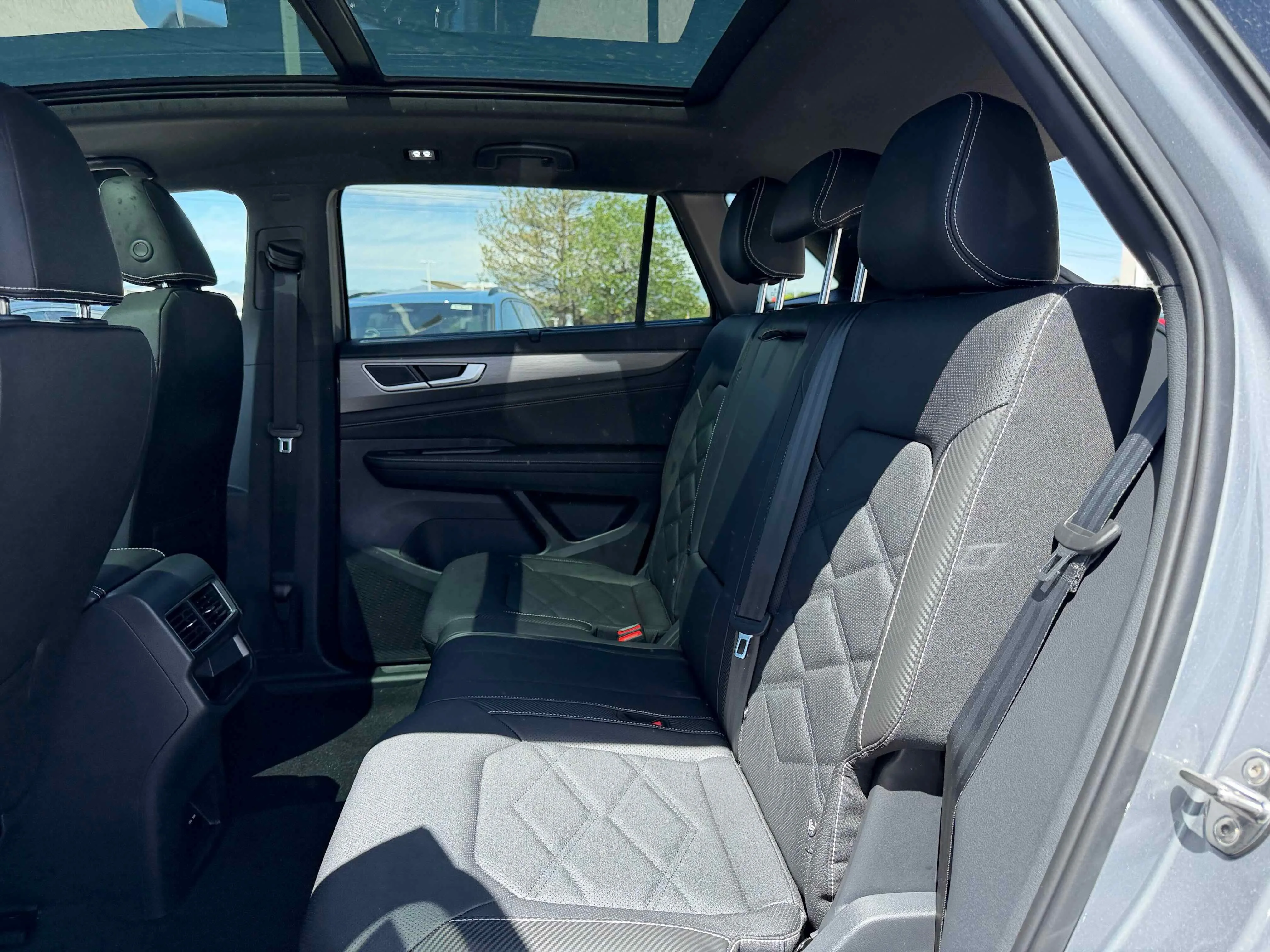 New 2026 Silver Mist Volkswagen 2.0T SE w/Technology image 28