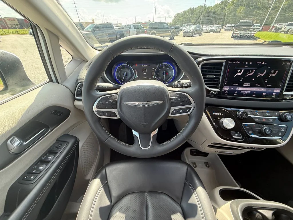 Used 2023 White Chrysler Touring L image 9