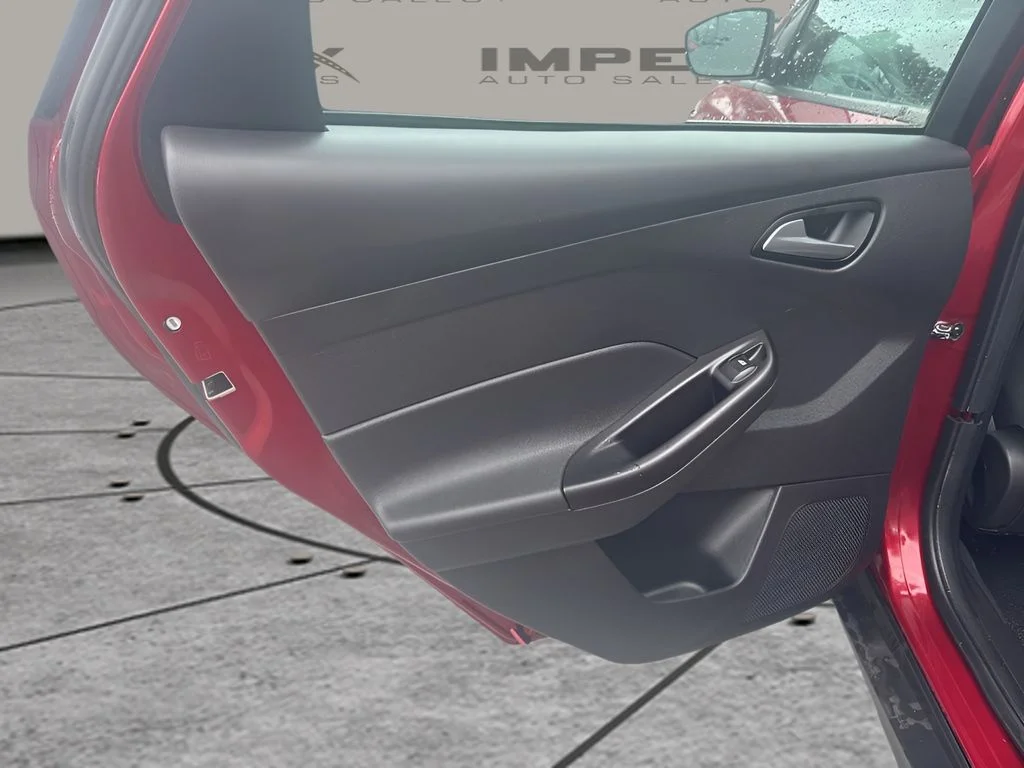 Used 2013 Red Ford SE image 24