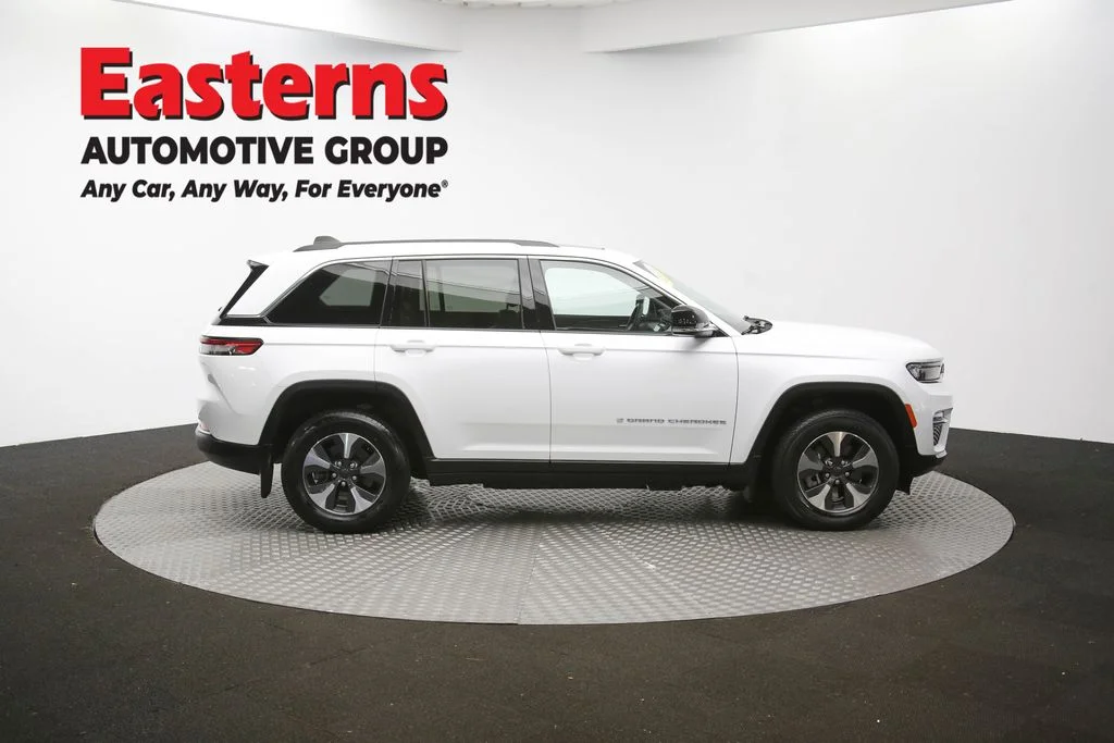 Used 2022 White Jeep 4xe image 40