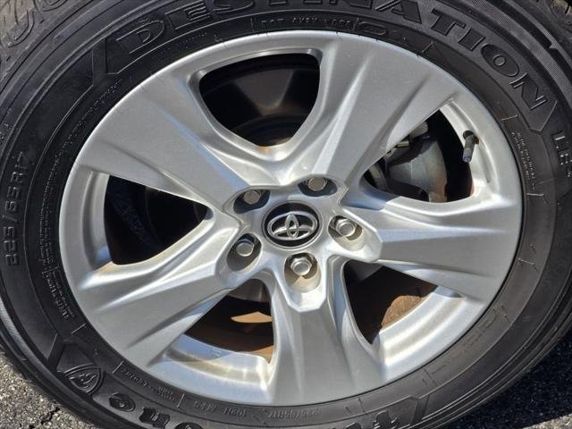 Certified Used 2020 SILVER SKY METALLIC Toyota  image 7