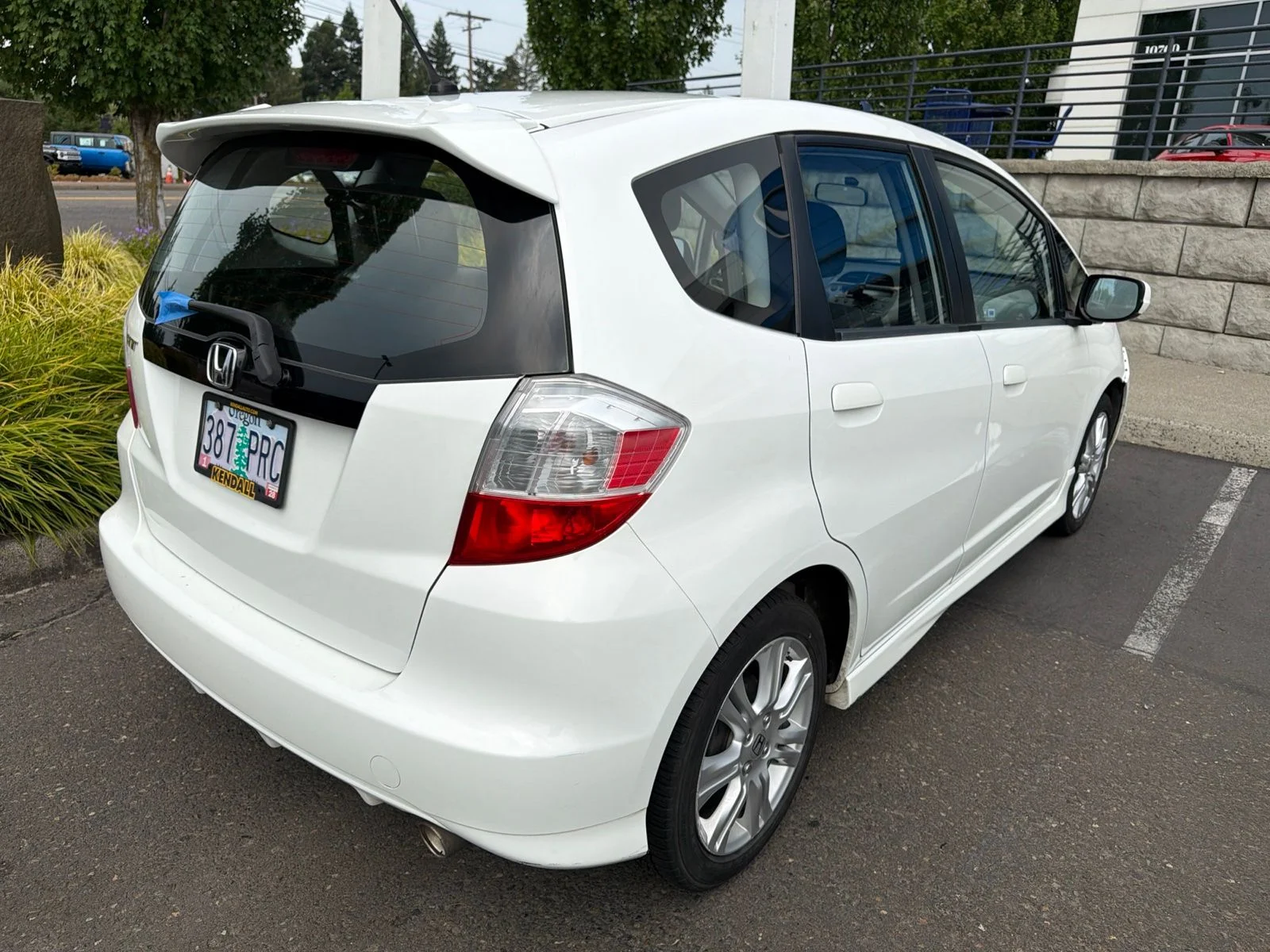 Used 2011 Taffeta White Honda Sport image 3