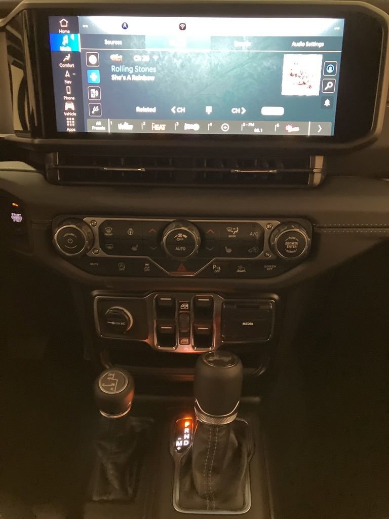 New 2026 Joose Exterior Paint Jeep Sahara image 4