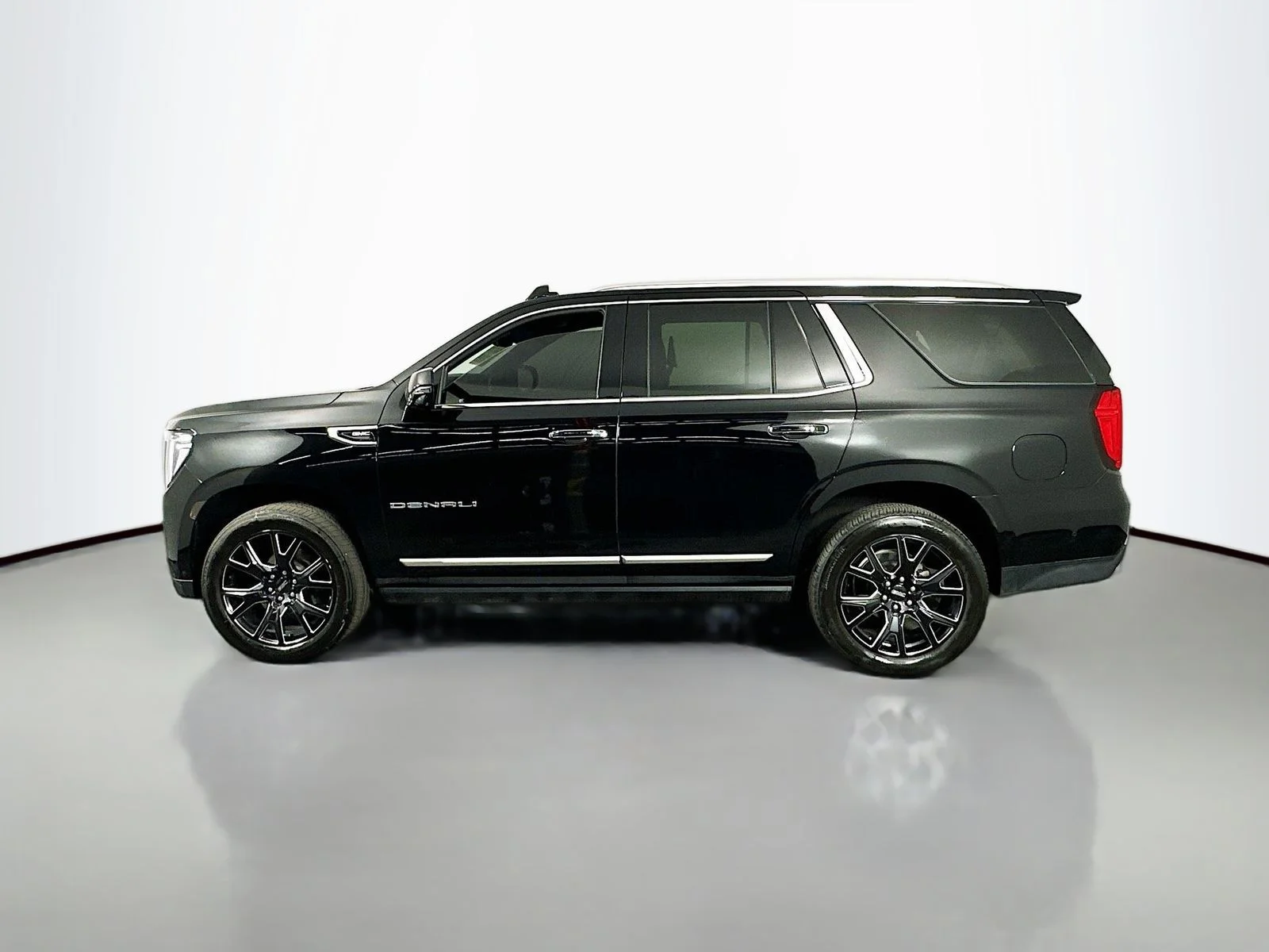 Used 2024 Onyx Black GMC Denali image 4