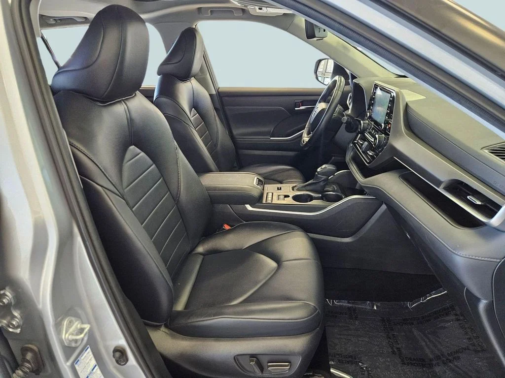 Used 2022 Celestial Silver Metallic Toyota XLE image 29