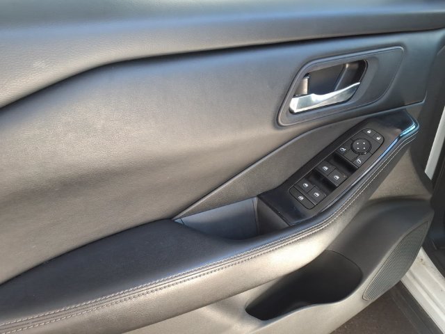 Used 2024 White Nissan SV image 9