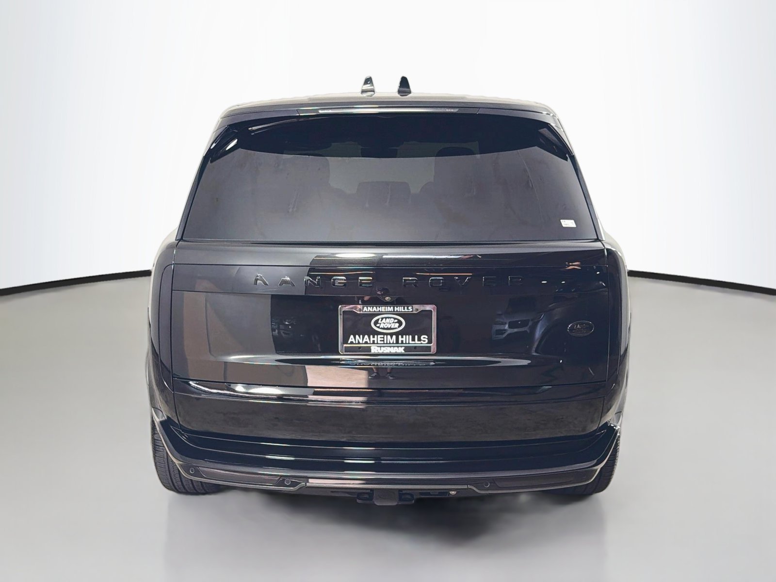 Used 2023 Santorini Black Metallic Land Rover Autobiography image 4