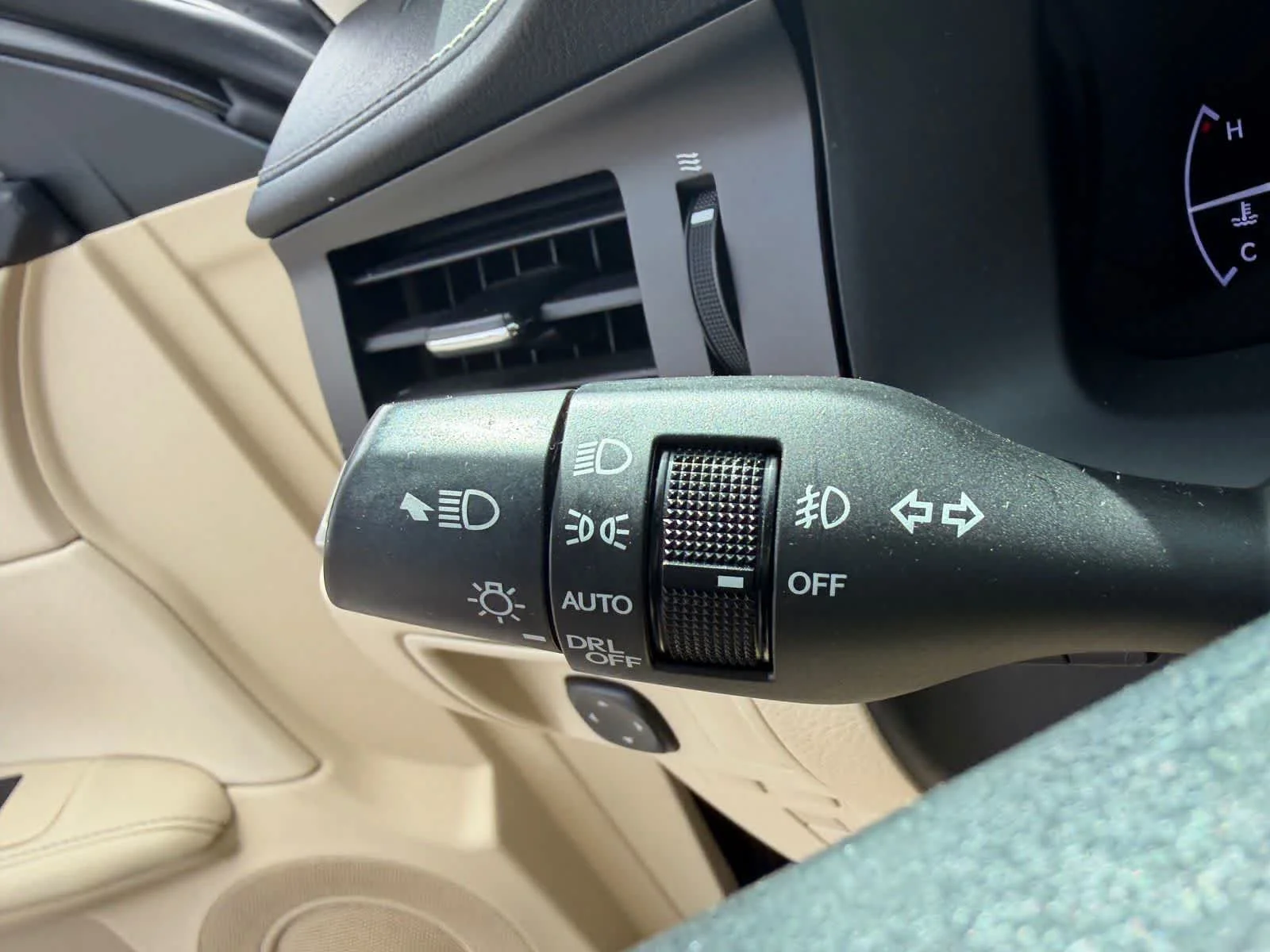 Used 2013 Obsidian Lexus 4dr Sdn image 25
