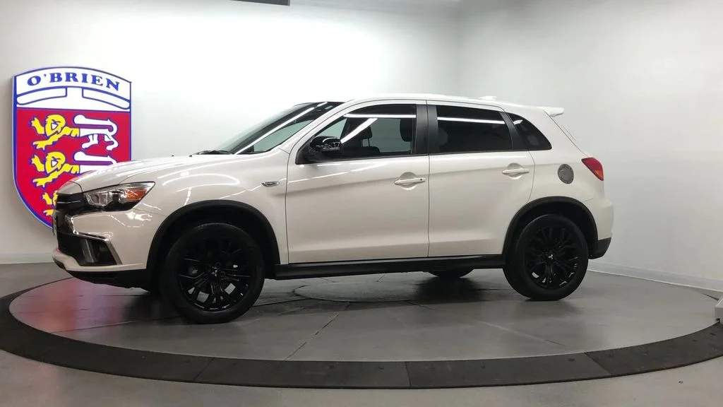 Used 2019 Pearl White Mitsubishi  image 5