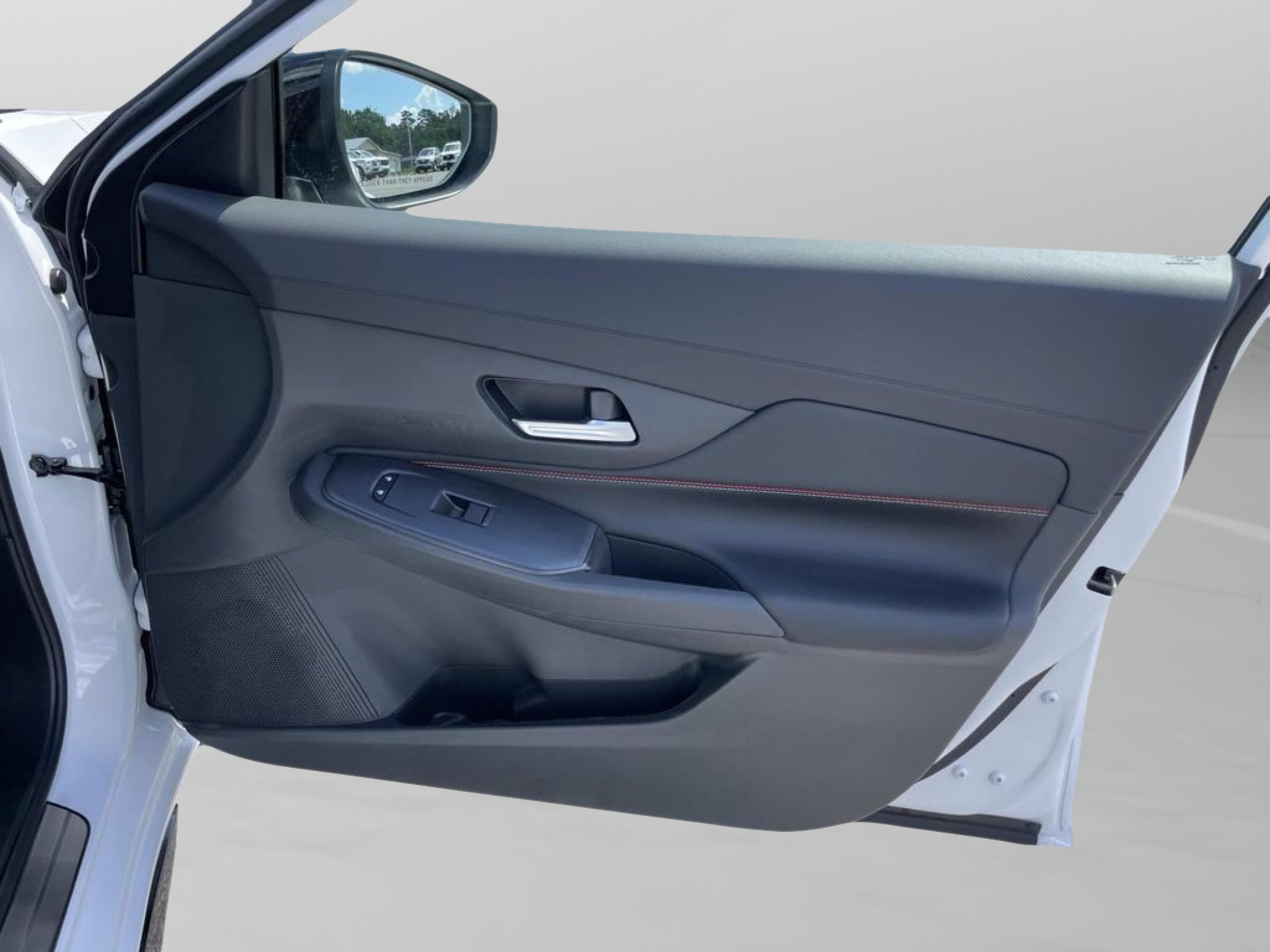 New 2026 Aspen White TriCoat / Super Black Two-tone Nissan SR image 17
