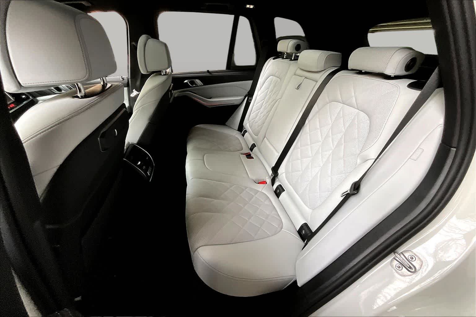 Used 2026 Alpine White BMW sDrive40i image 30