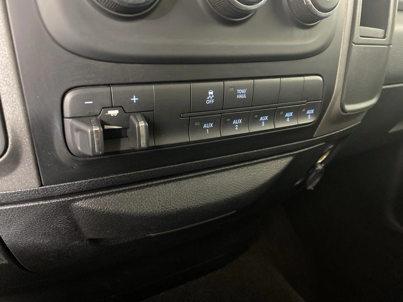 Used 2017 Bright White Clearcoat Ram Tradesman image 18