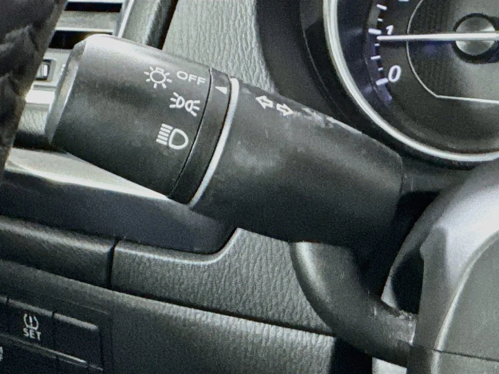 Used 2015 Blue Mazda i Touring image 13