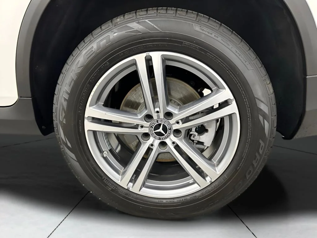 Used 2022 White Mercedes-Benz GLC 300 image 23
