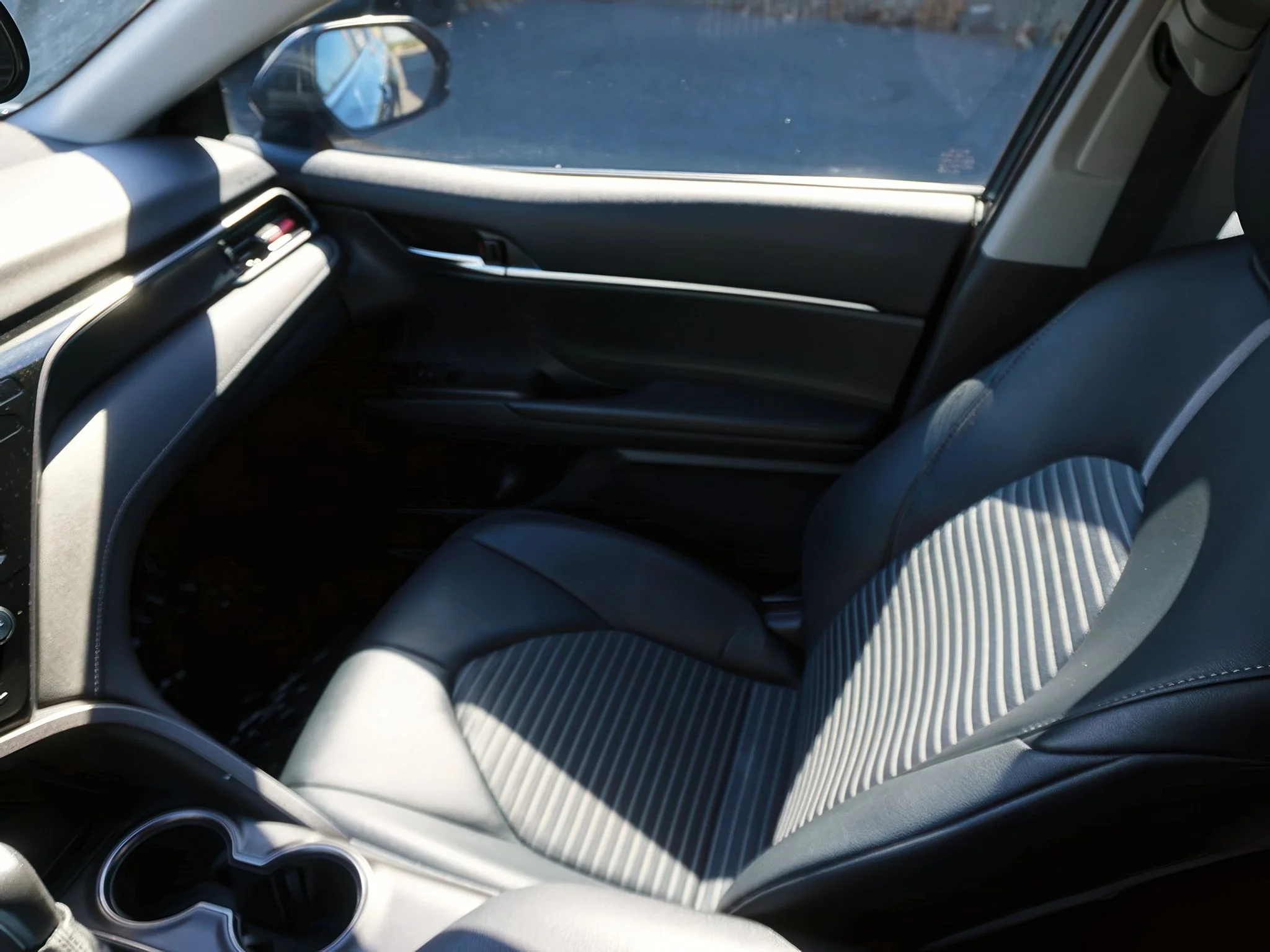 2021 Toyota Camry SE - Photo 28