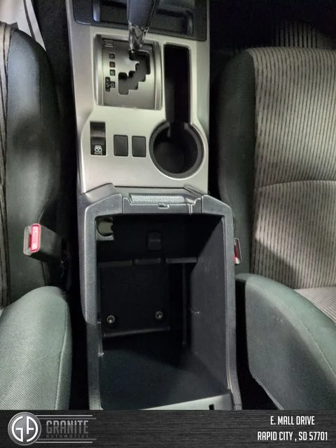 Used 2022 White Toyota SR5 image 25