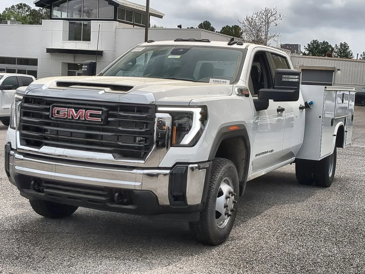 New 2026 Summit White GMC Pro image 4