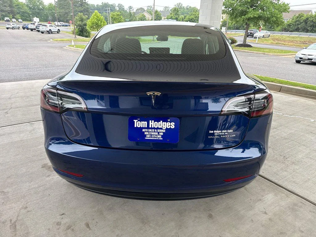 Used 2018 Deep Blue Metallic Tesla Long Range image 5